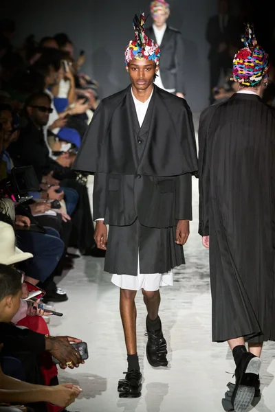 Look 16